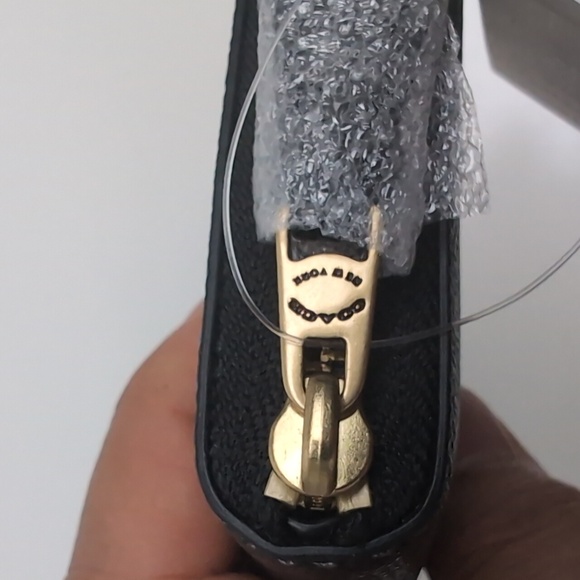 Coach CI194 Leather Medium Zip Around Wallet Brass/Black (Frim Price - Last One) - Picture 15 of 16